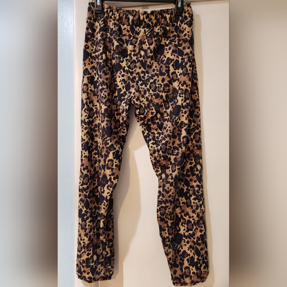 Women's Cheetah Print Lightweight Jogger, Size L - Picture 8 of 11